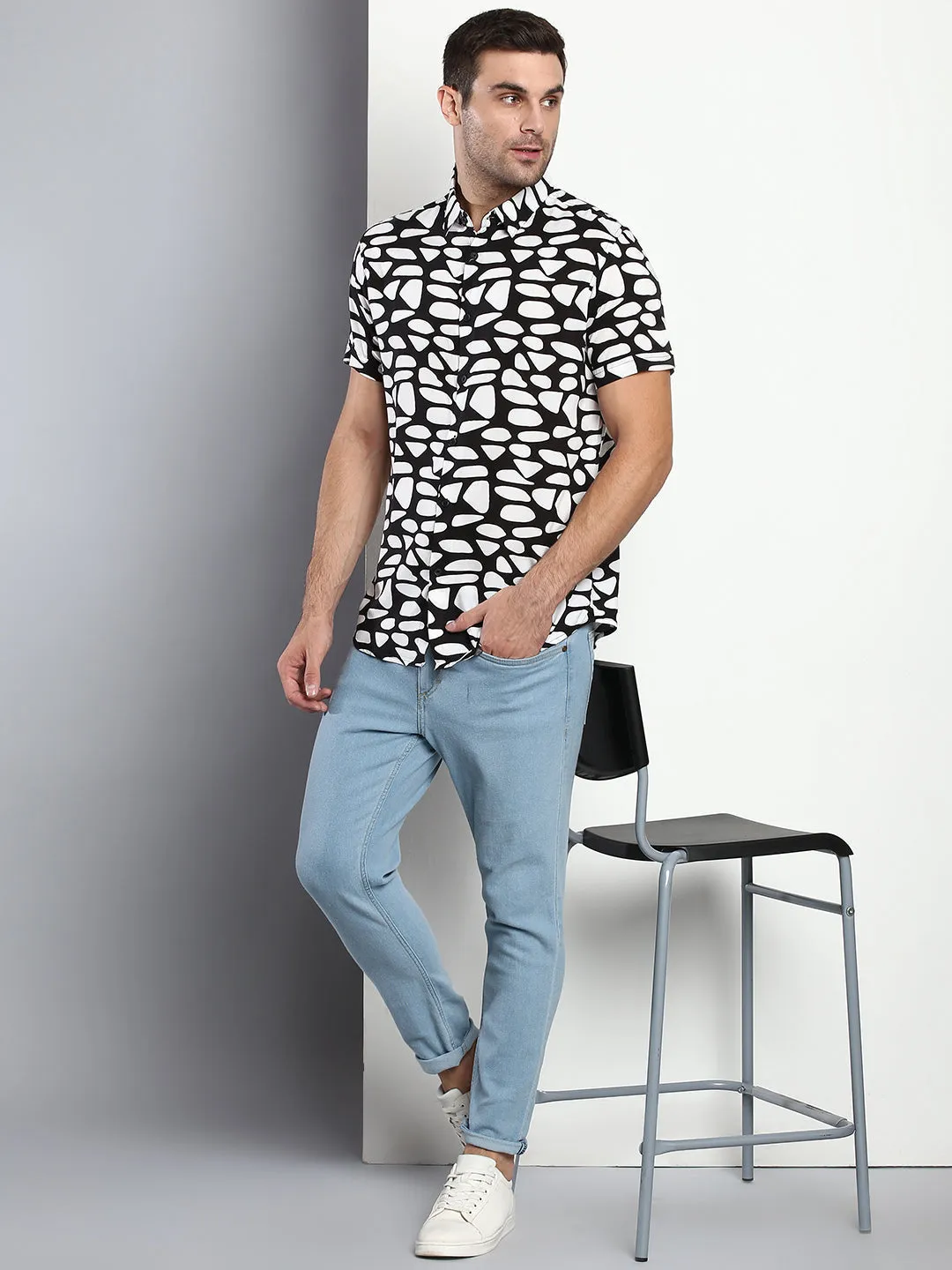 Men's Printed Black Slim Fit Rayon Casual Shirt With Spread Collar & Half Sleeves