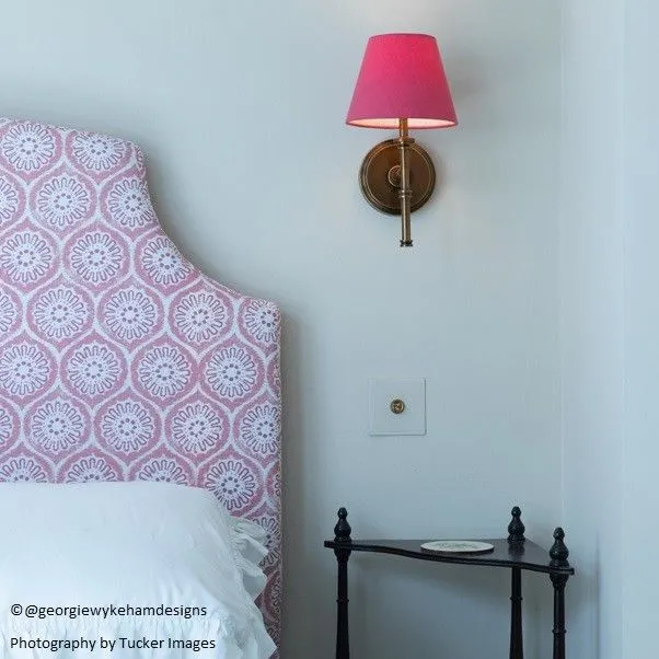 Single Chukka Wall fitting in antiqued brass